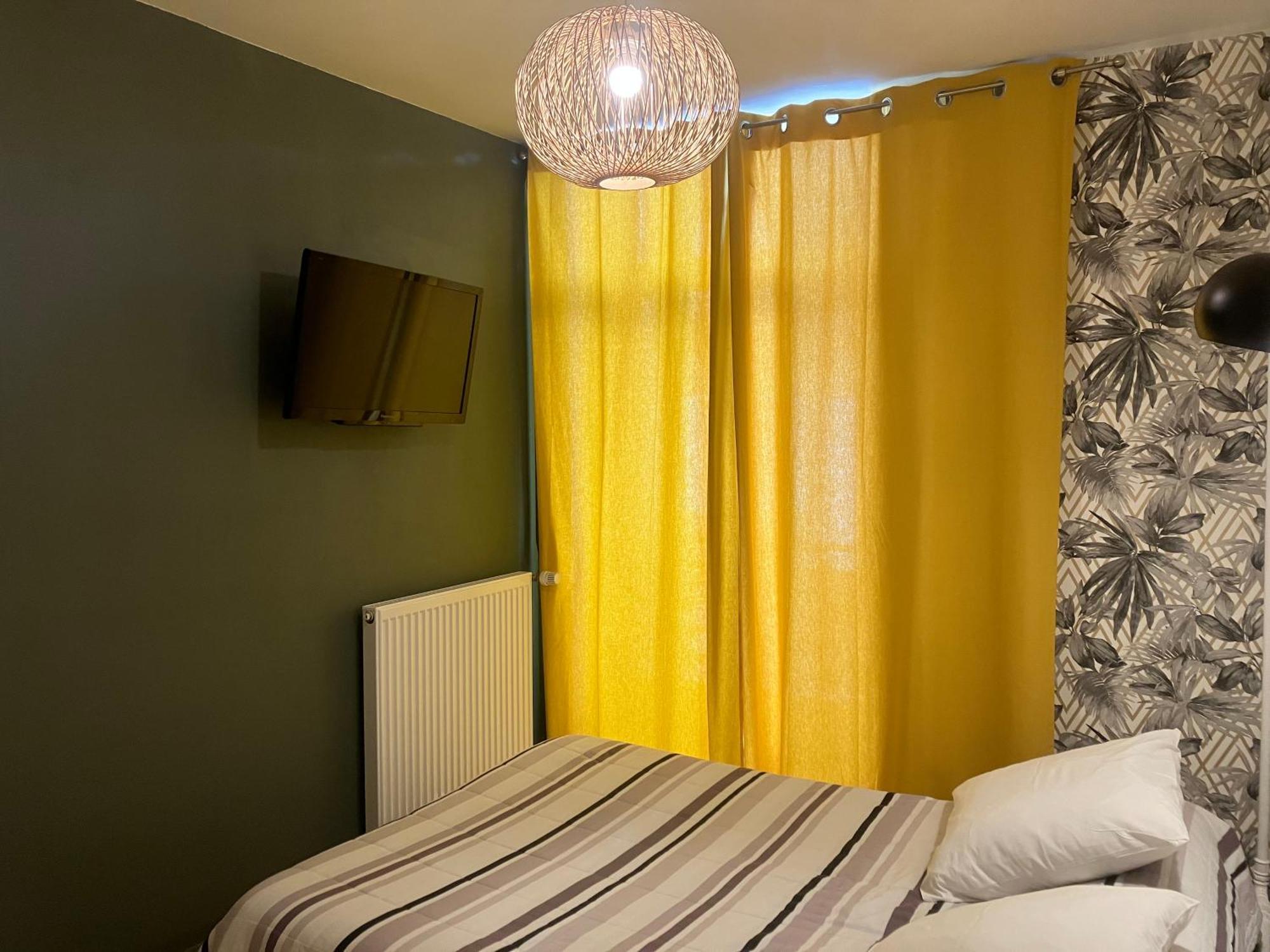 Hotel Du Nord Chambres Familiales Fontaines  Екстериор снимка